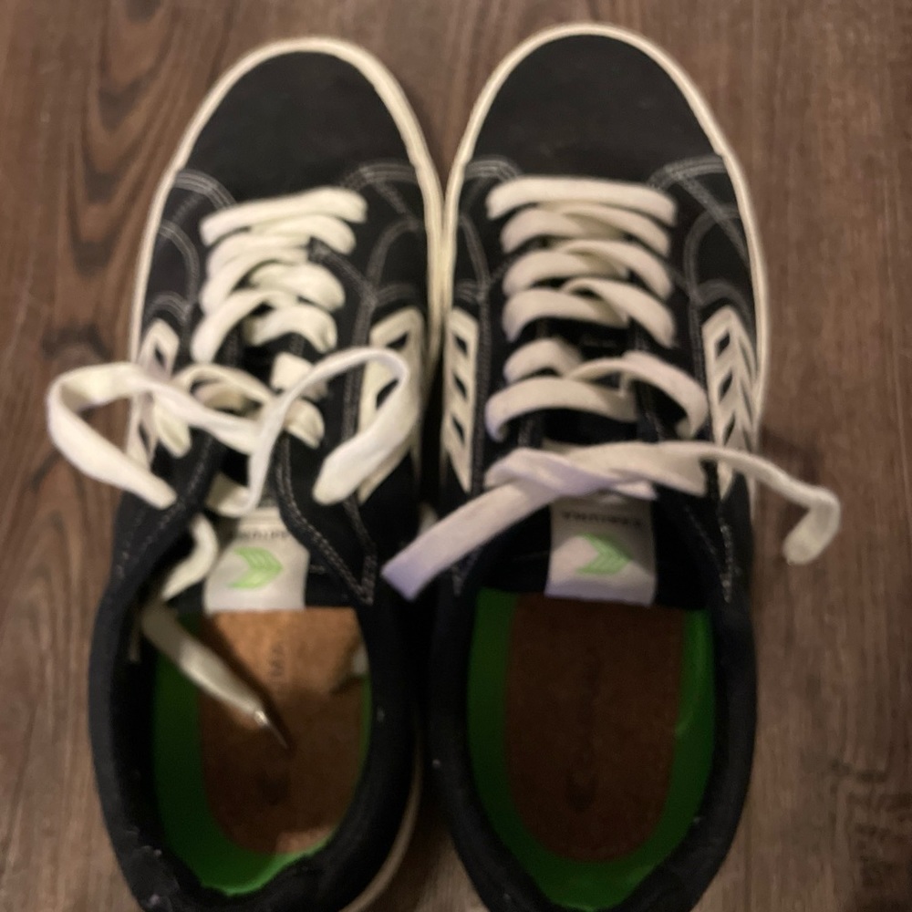 Cariuma black canvas sneakers men’s size 10
